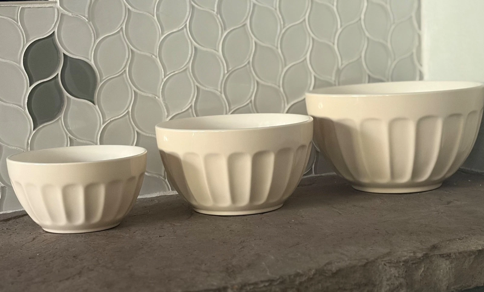 Williams Sonoma set of 3 off-white nesting ridged bowls