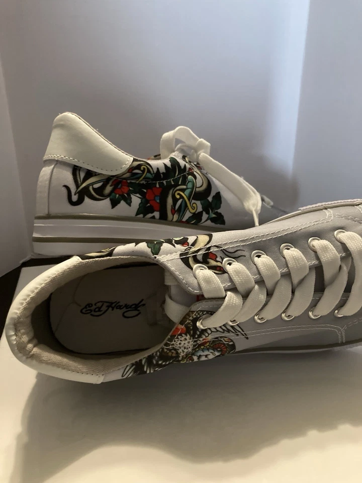 Zapatos Ed Hardy Talla 8.5 Informales Corbata Parte Superior Baja Gris Claro Calavera y Flores Foto 2 de 4