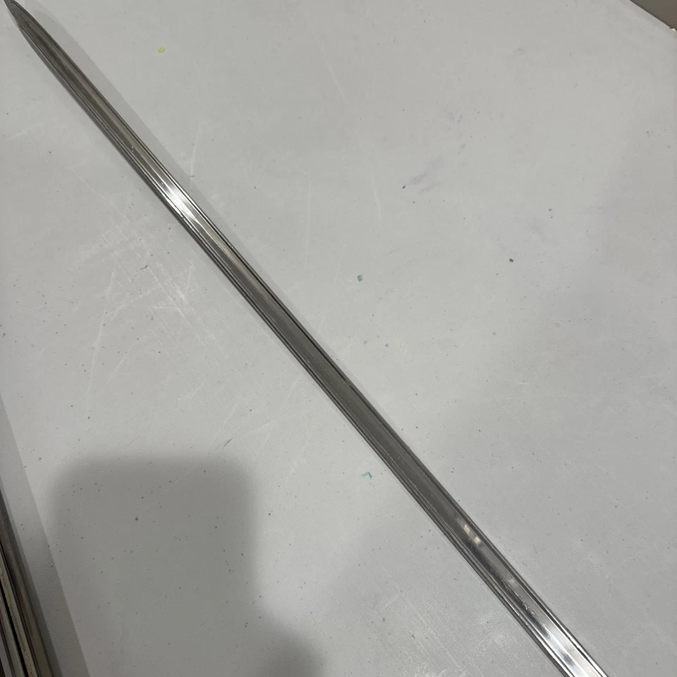 Moldura de capô 1973 1974 1975 1976 Cadillac Eldorado - Imagem 3 de 4