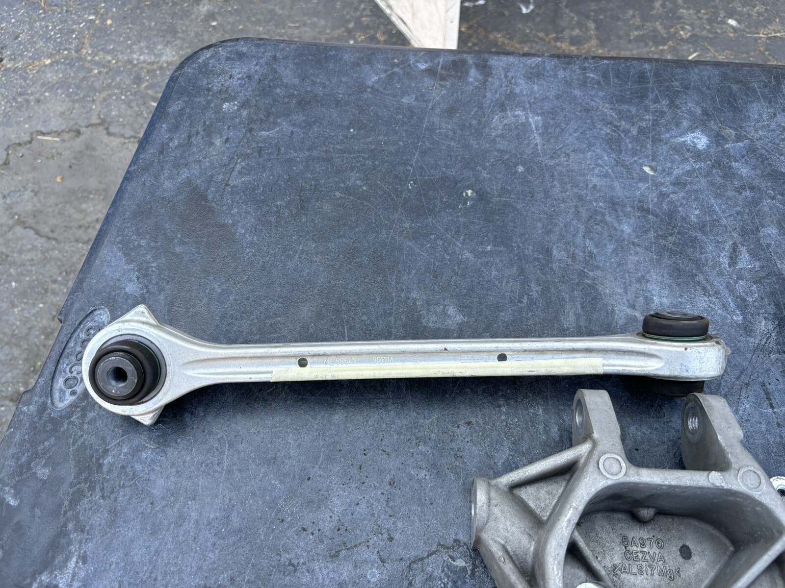 Aston Martin DB9 GT 2016 Rear Right Suspension Parts 13-16