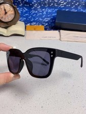 Louis Vuitton Men  s Square Sunglasses Black Plastic Frame Gray Tinted Lenses