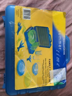 New Woolworths Summer Time Familien Picknick Set in Tragetasche. Enthält 36 Artikel