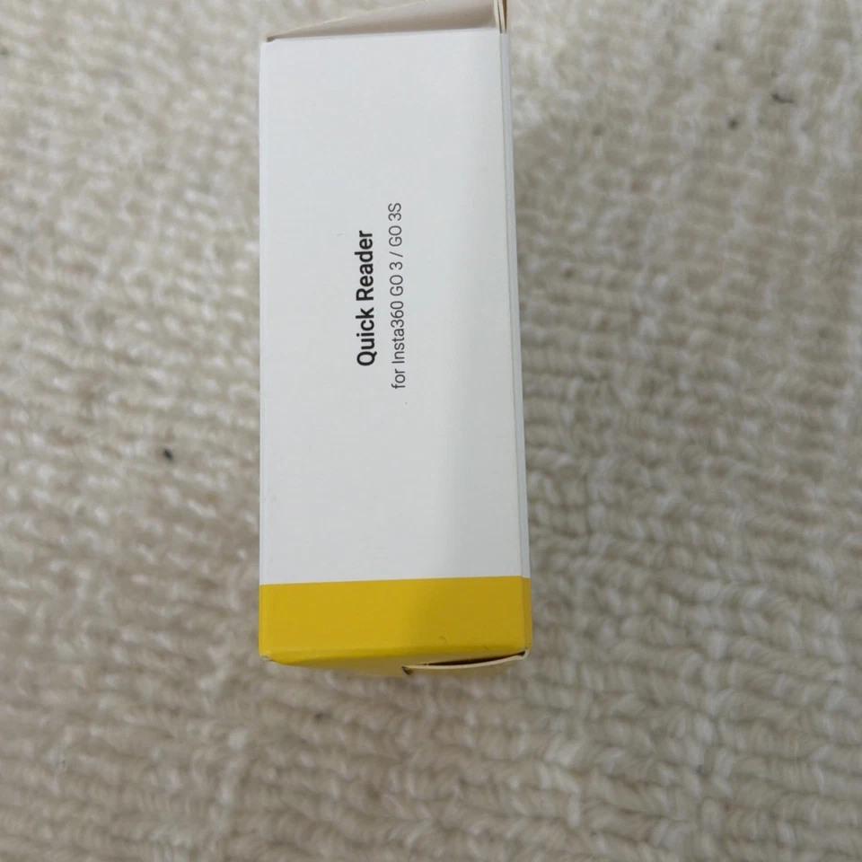 Insta360 GO 3S Quick Reader – Fast File Transfer, SD Support, USB-C/Lightning - Image 2 of 4