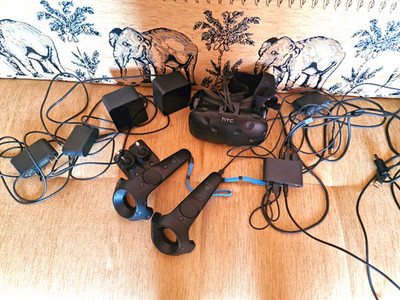 HTC Vive VR Komplettset (Controller, alle Kabeln/Adaptern USB/HDMI)