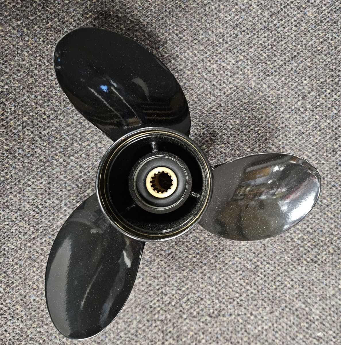 Boost Performance & Thrust for Your Suzuki Outboard! ⚓ Upgrade your boat's drive with this Propeller 11-1/2 × 13, a direct replacement for Suzuki 58100-94313-019 - Hélice pour hors-bord Suzuki