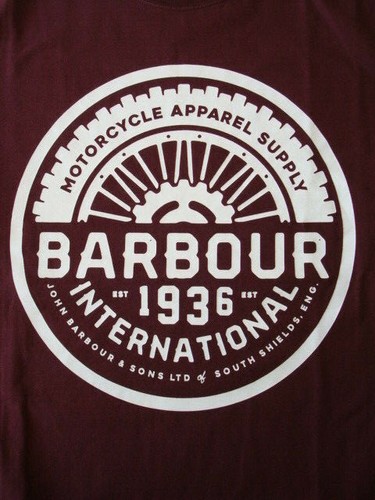 T-shirt stampa BARBOUR INTERNATIONAL - M - 100% cotone morbido - eccezionale - nuova con etichette - Foto 8 di 12