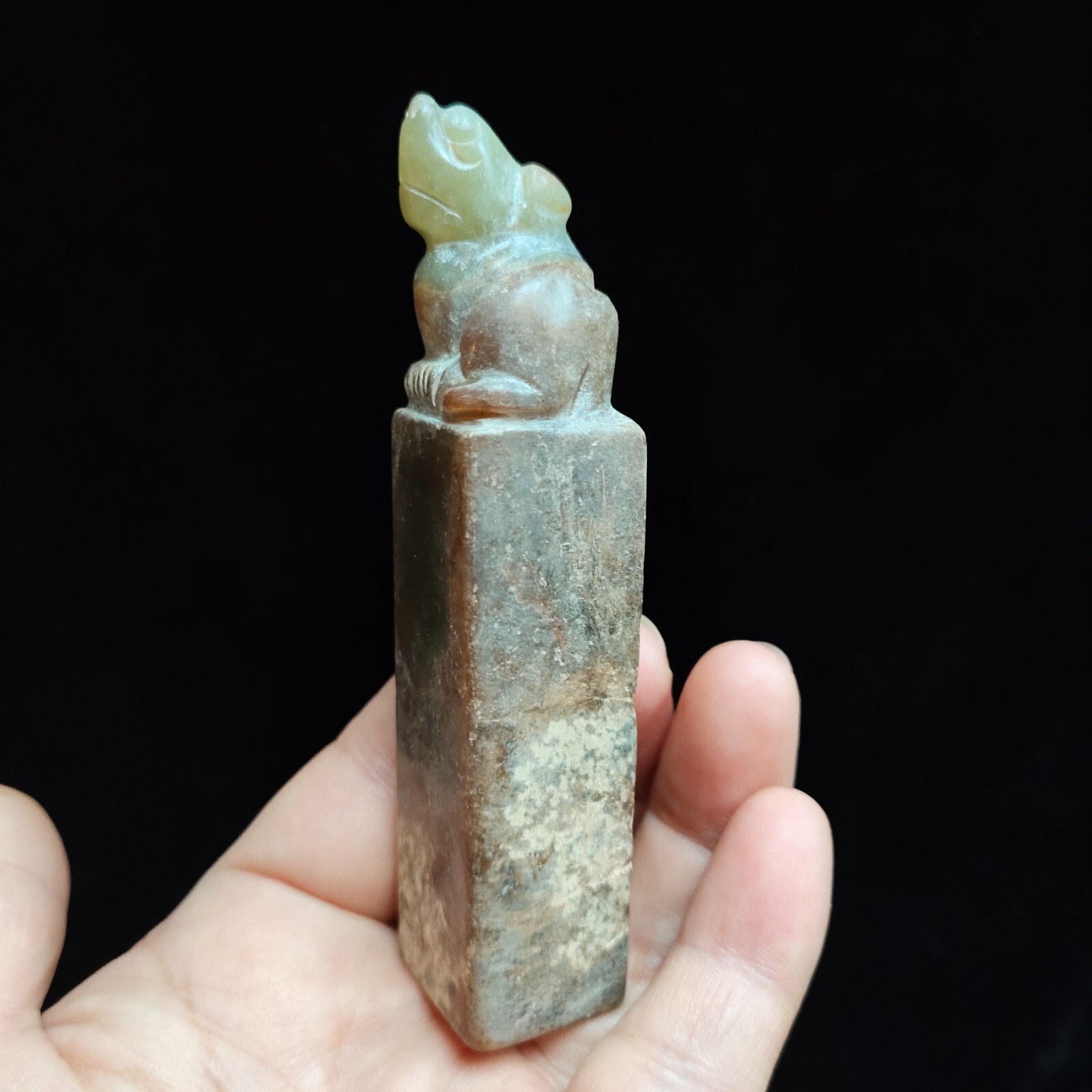 Chinese jade Antique hand-carved pendant The Ancient animal seal  statue3171