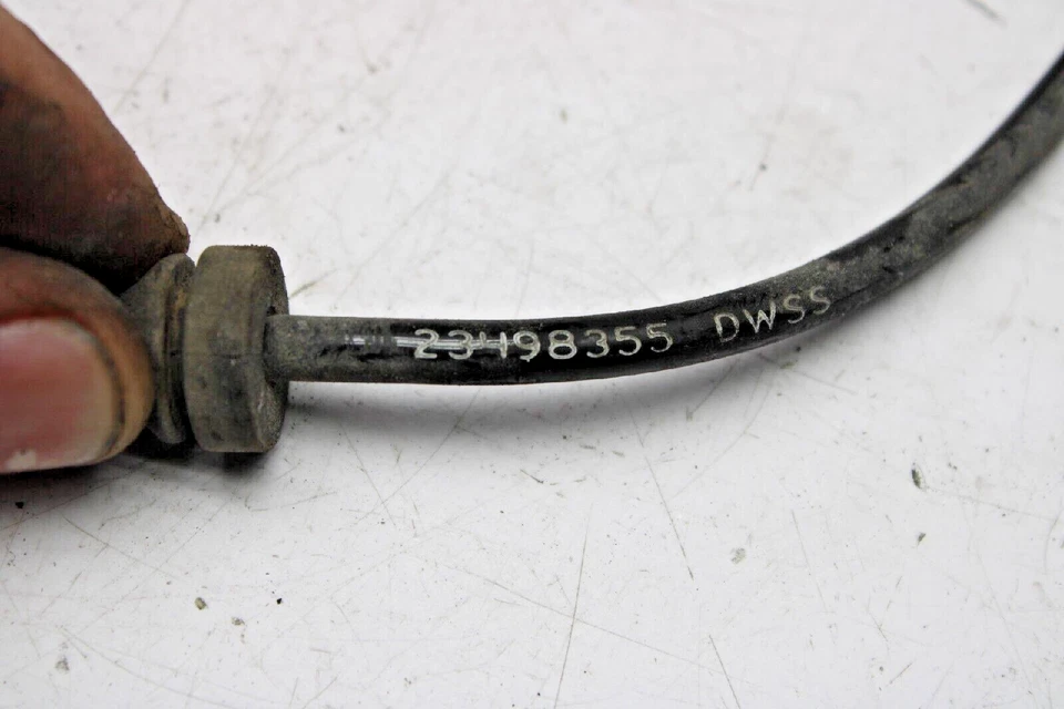 Датчик скорости переднего правого колеса ABS 2019 GMC YUKON XL 23498355 2015 2016–2020 - Изображение 3 из 3