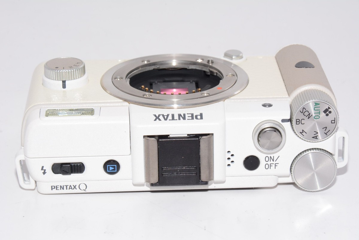PENTAX Q 初代 N.MINT/423shots] Pentax Q Digital Camera White Body From JAPAN