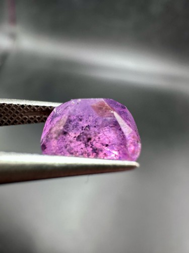 2.8 Ct Natural Pink Sapphire – Cushion Cut, Vivid Color, Untreated Gemstone - Picture 2 of 12