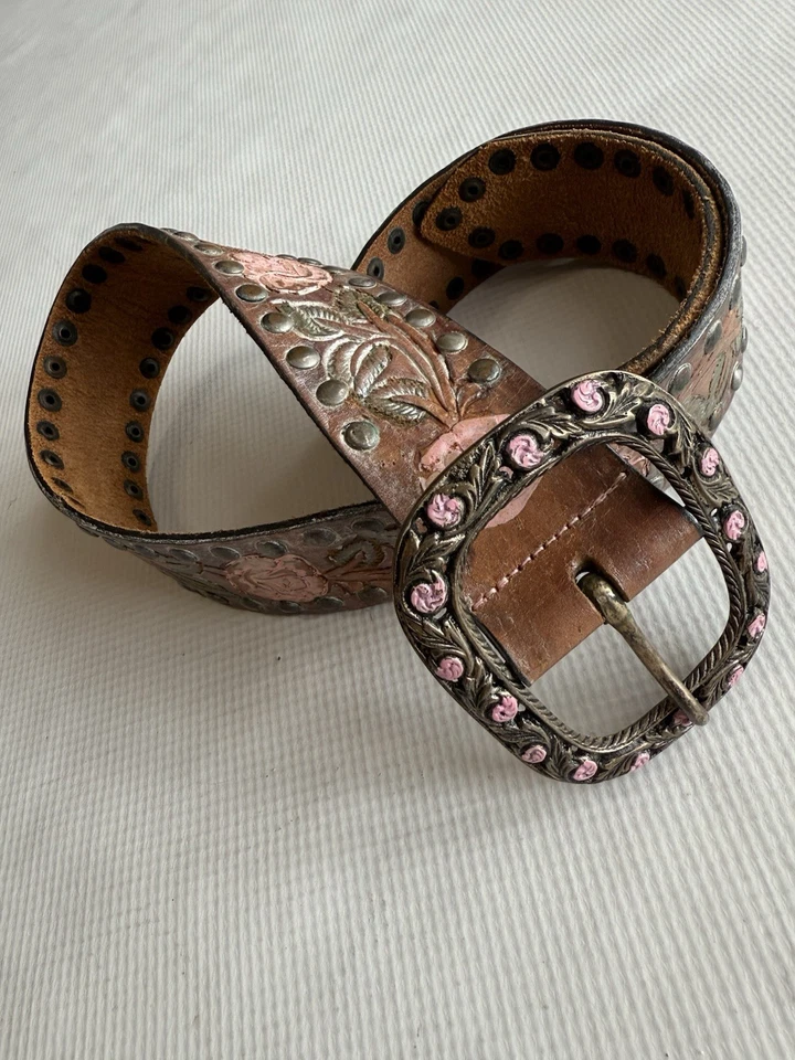 Cinturón De Colección Streets Ahead Mujer’s Tooled Rosa Rosas Cuero Tachonado Talla 41 Foto 3 de 4