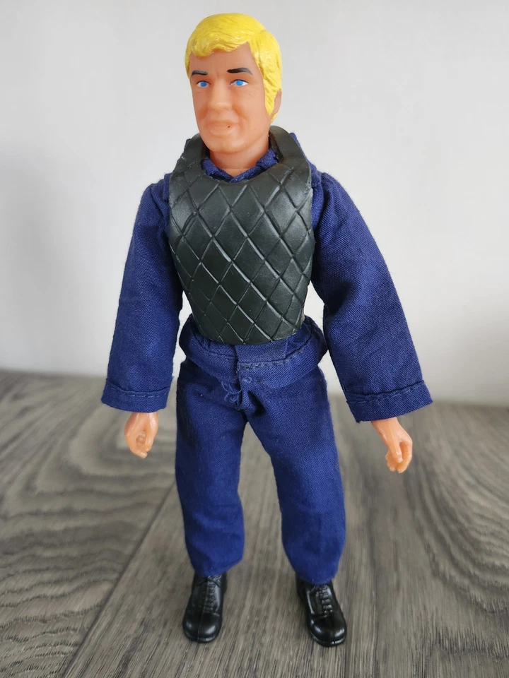 Figura y barricadas vintage 1976 SWAT Rookies 8" McCabe juguetes LJN Foto 2 de 4