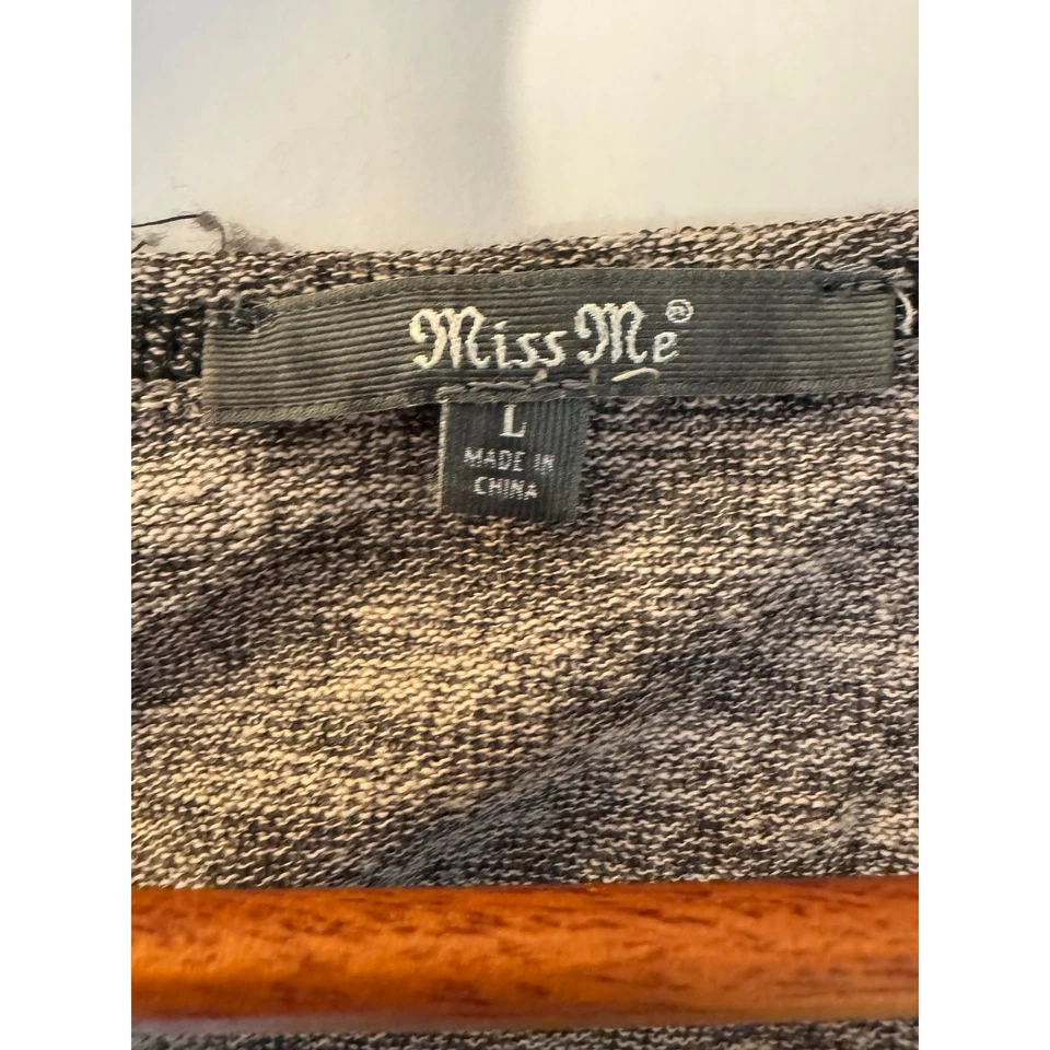 Top grande Miss Me adornado con encaje cruzado manga larga gris jaspeado Foto 4 de 4