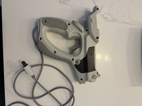 Sega Dreamcast Console Bundle, 2 Controllers, Cords VMU Tested Works Pelican Gun