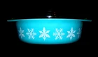 VINTAGE PYREX "SNOWFLAKE" 2.5QUART COVERED CASSEROLE, BLUE on WHITE, EX COND