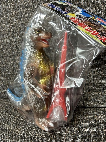 Bullmark Monster Series Soft Vinyl Godzilla 50 Gunmetal Tokyo Tower-Equipped New - Picture 2 of 6