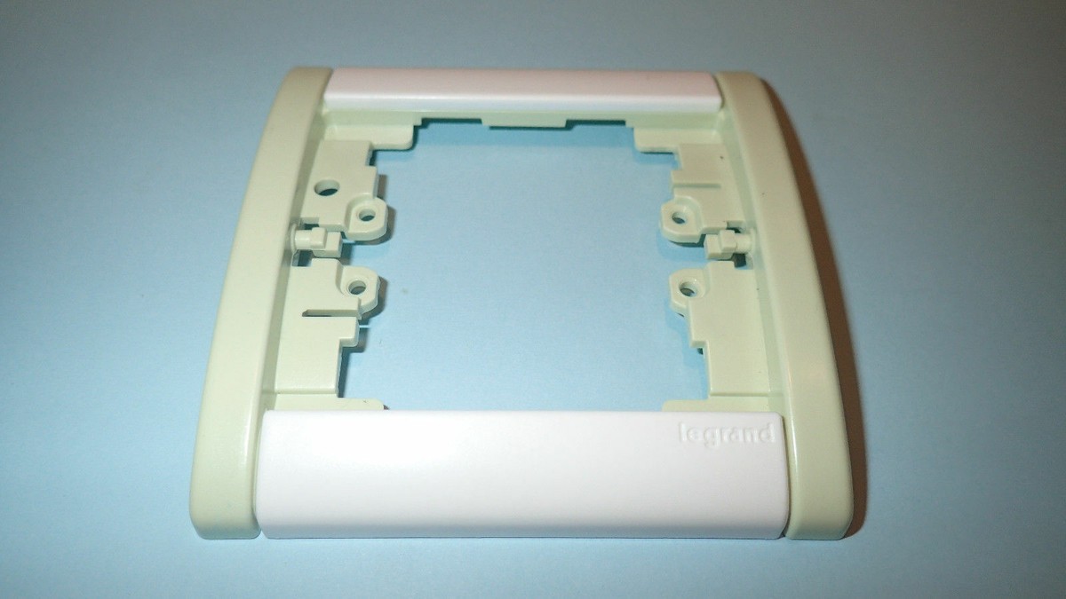 Enjoliveur Legrand Kozi – Plaque Bleu Ciel Pour Interrupteur Ou Prise, 82010