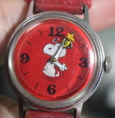 1958 1965 United Feature Syndicate Snoopy Mechanical Watch