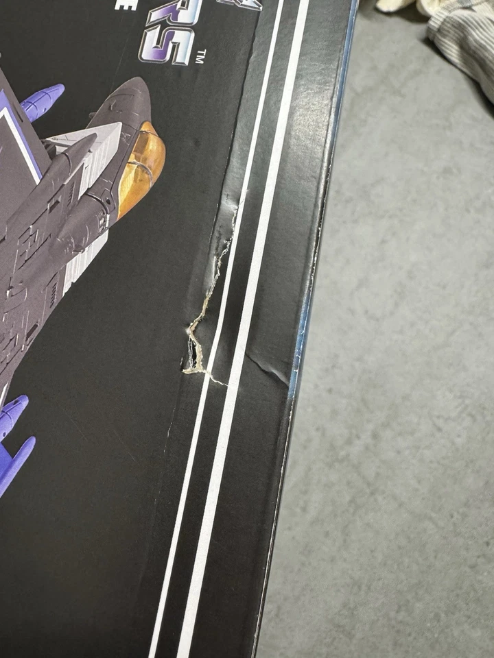 🤖 Takara Tomy  Transformers Masterpiece MP-52+SW Skywarp Ver. 2.0 - Immagine 3 di 4