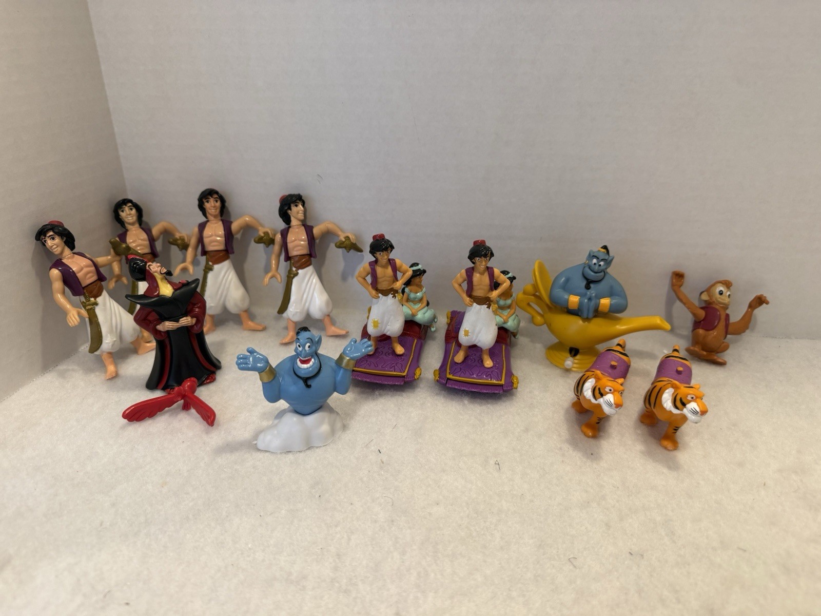 12 Disney Aladdin Fast Food Figures - Burger King & McDonald's - Good Condition