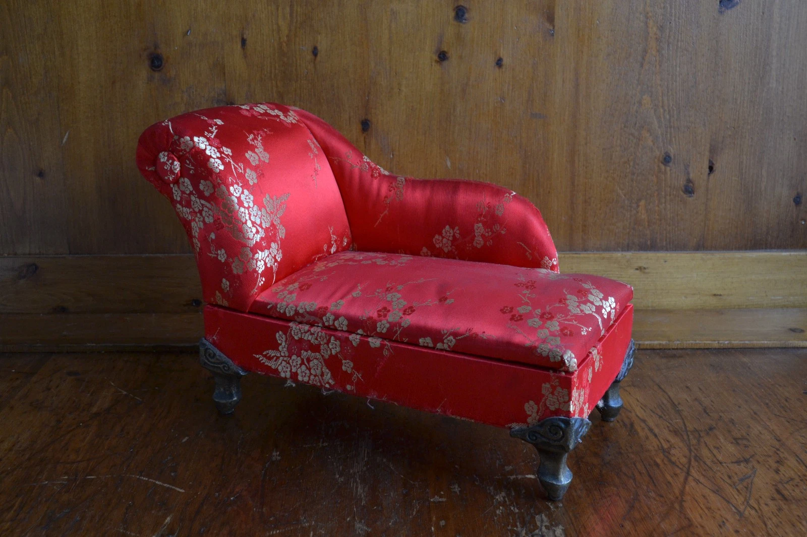 Red Velvet Fainting Couch Sofa Chaise Lounge Jewelry Box
Opens in a new window or tab