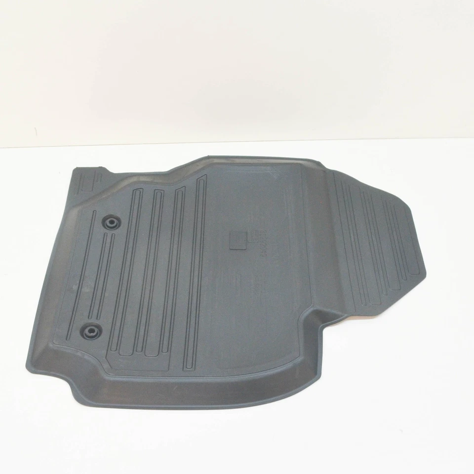 VOLVO V70 MK3 All Weather Rubber Floor Mats Set LHD 32357489 NEW GENUINE - Image 3 of 4