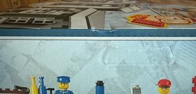 Lego 10184 TOWN PLAN Movie Theatre Gas Station GOLD BRICK *Creases* *RETIRED*