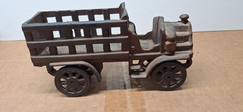 VINTAGE CAST IRON  STAKE TRUCK FROM THE 80'S OR 90'S