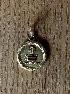Augis Medaille Mehr als gestern und weniger als morgen