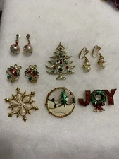 Assorted Christmas Jewelry Lot /w 4 Pins & 3 Pr Earrings Preowned