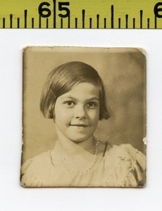 Vintage 1920 S Photobooth Photo Adorable Little Girl W Bobbed