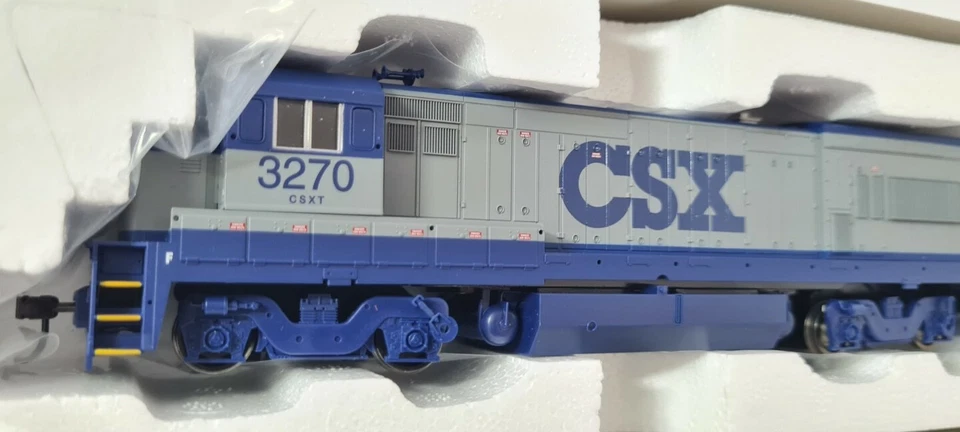 Atlas HO GE U23B Locomotive CSX #3270 - Image 2 of 4