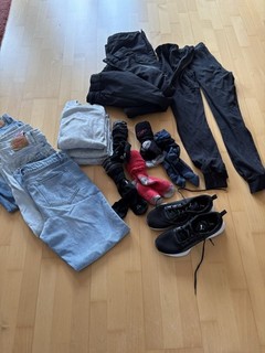 Kleidungspaket Jungs Skikleidung Jeans Gr. S / 176 Levi’s