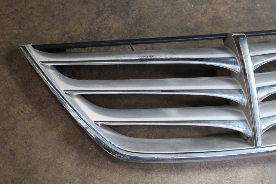 Hyundai Genesis 2009-2011 parrilla superior delantera plateada OEM, 86351-3M110 Foto 3 de 4