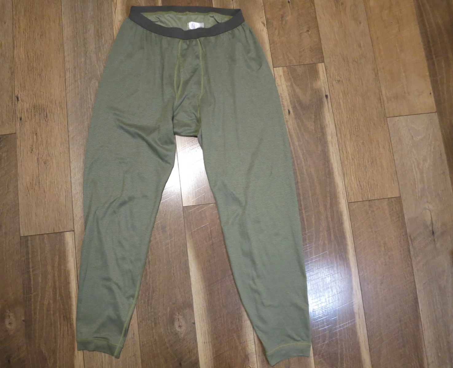 Patagonia 44292 Men's Green Polyester Capilene Base Layer Pants USA Made Sz XL
Opens in a new window