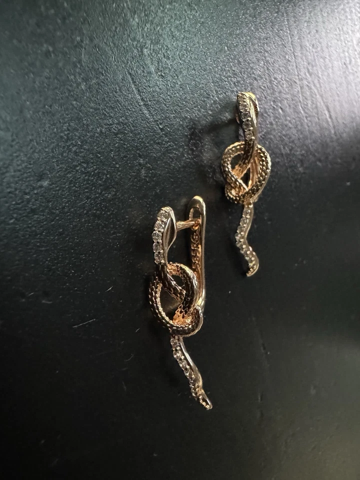 Aretes de circón envueltos en serpiente serpentina estampada 585 14K RG Foto 4 de 4