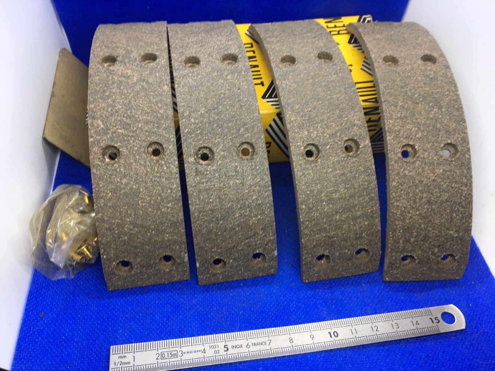 Garnitures de frein arrière d'origine Renault 7701200063 neuves d'époque