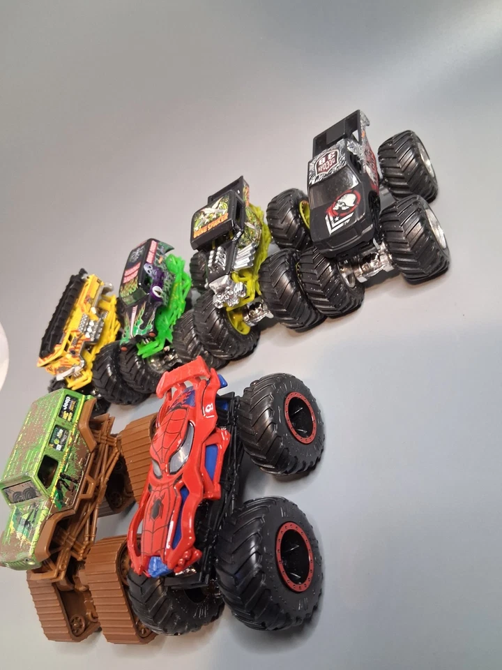 Lot Of 6 Hot Wheels Monster Jam Trucks - Image 3 of 4