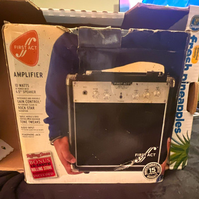 First Act M2A-110 10W Solid State 2-Ch Combo Amp 6.5'' Speaker Practice