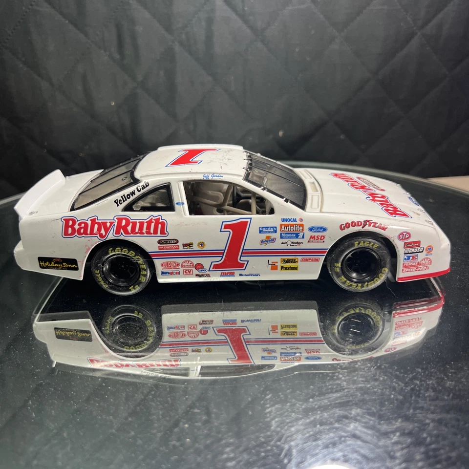 Jeff Gordon #1 Baby Ruth 1992 Ford Thunderbird Limited Edition 1:24 Stock Car - Image 3 of 4