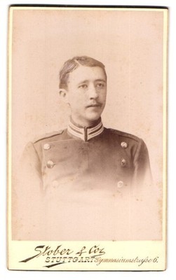 Fotografie Stober & Co., Stuttgart, Gymnasiumstraße 6, Garde-Soldat in Uniform 