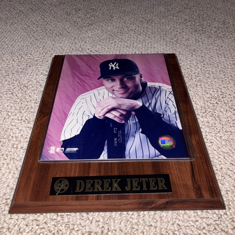 Derek Jeter NY Yankees 2002 Picture On 13"x10.5" Wood Plaque 