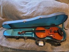 Vintage Tania size 4/4 violin, Very Good Condition. Gear-pegs. Both-handed.