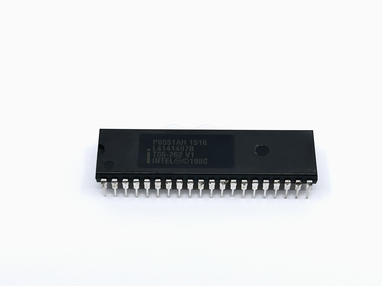 P8051AH Intel 8-Bit Microcontroller 4KB ROM 128B RAM UART 32 IO 12MHz DIP-40
