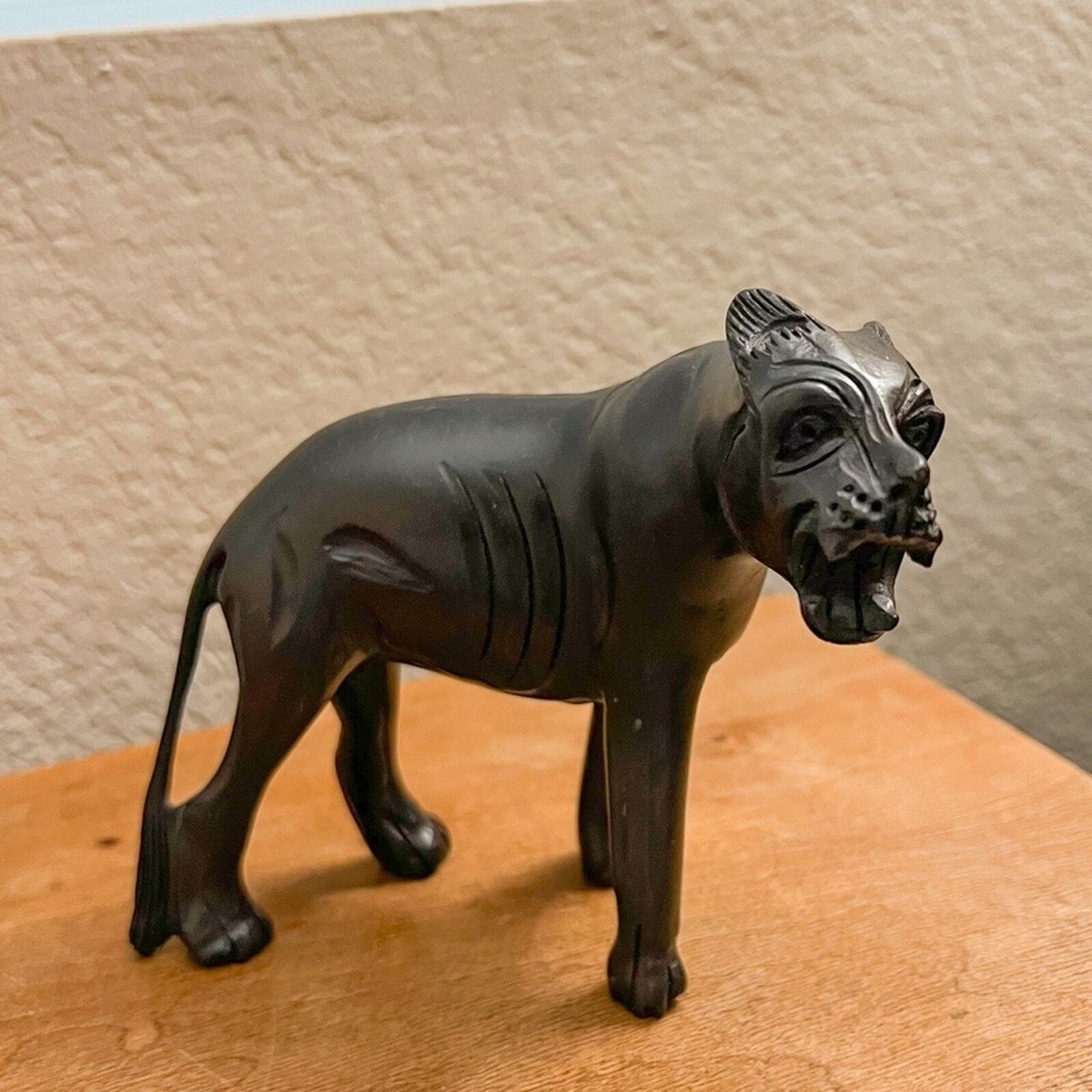 Vintage黒豹(BLACK PANTHER）ブロンズ　オブジェ Vintage Hand Carved Black Ebony Wood Jaguar Sculpture Black