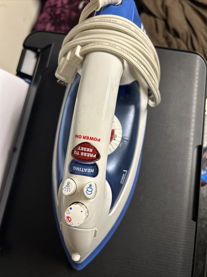 Oreck Cable / Plancha de Vapor Inalámbrica - Probada - Azul y Blanco Modelo JP8100CB Foto 2 de 3