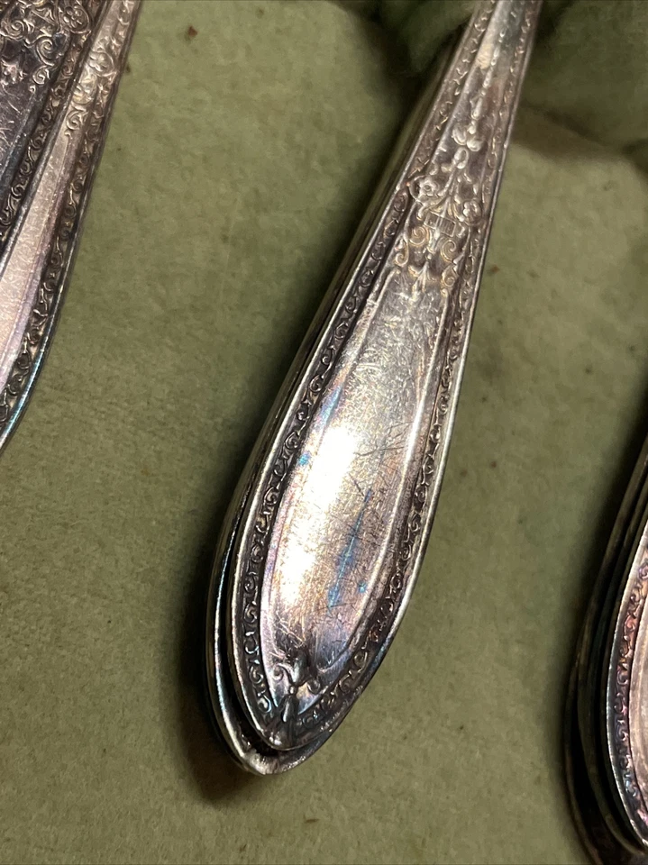 Juego de cubiertos vintage 1925 Triumph 1881 Rogers Oneida plateados para 12 con caja Foto 2 de 4