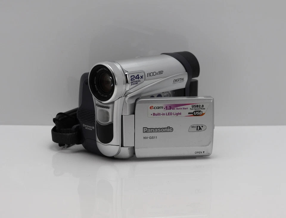 PANASONIC NV-GS11 CAMCORDER MINI DV TAPE VIDEO CAMERA - Image 2 of 4