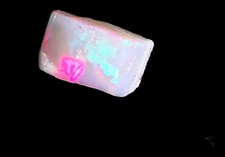 Coober Pedy Gem!! Rough 2.6 cts Broad Harliquin Like Flash Neon Pink Heart!!!