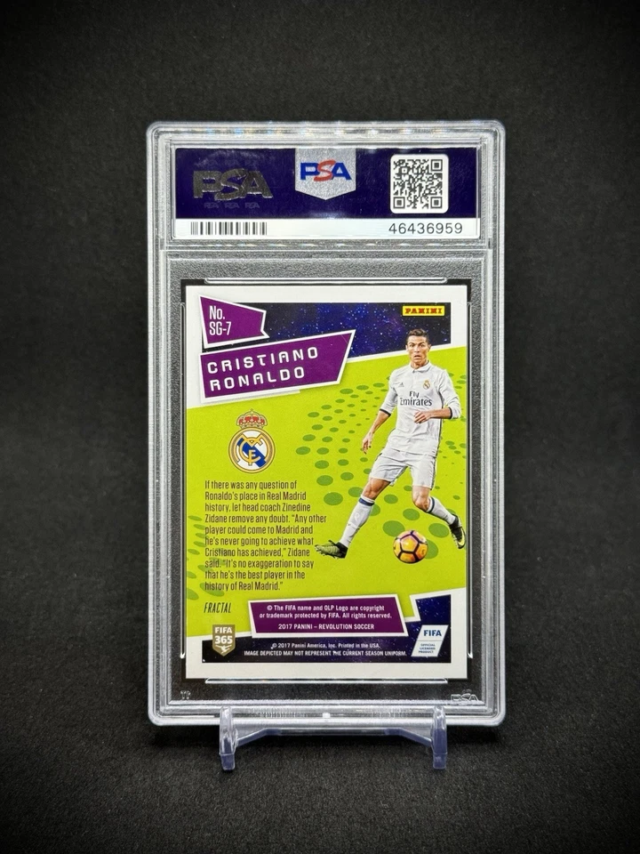 Cristiano Ronaldo 2017 Panini Revoultion Soccer Star Gazing Fractal SSP PSA 10 - Imagem 3 de 3